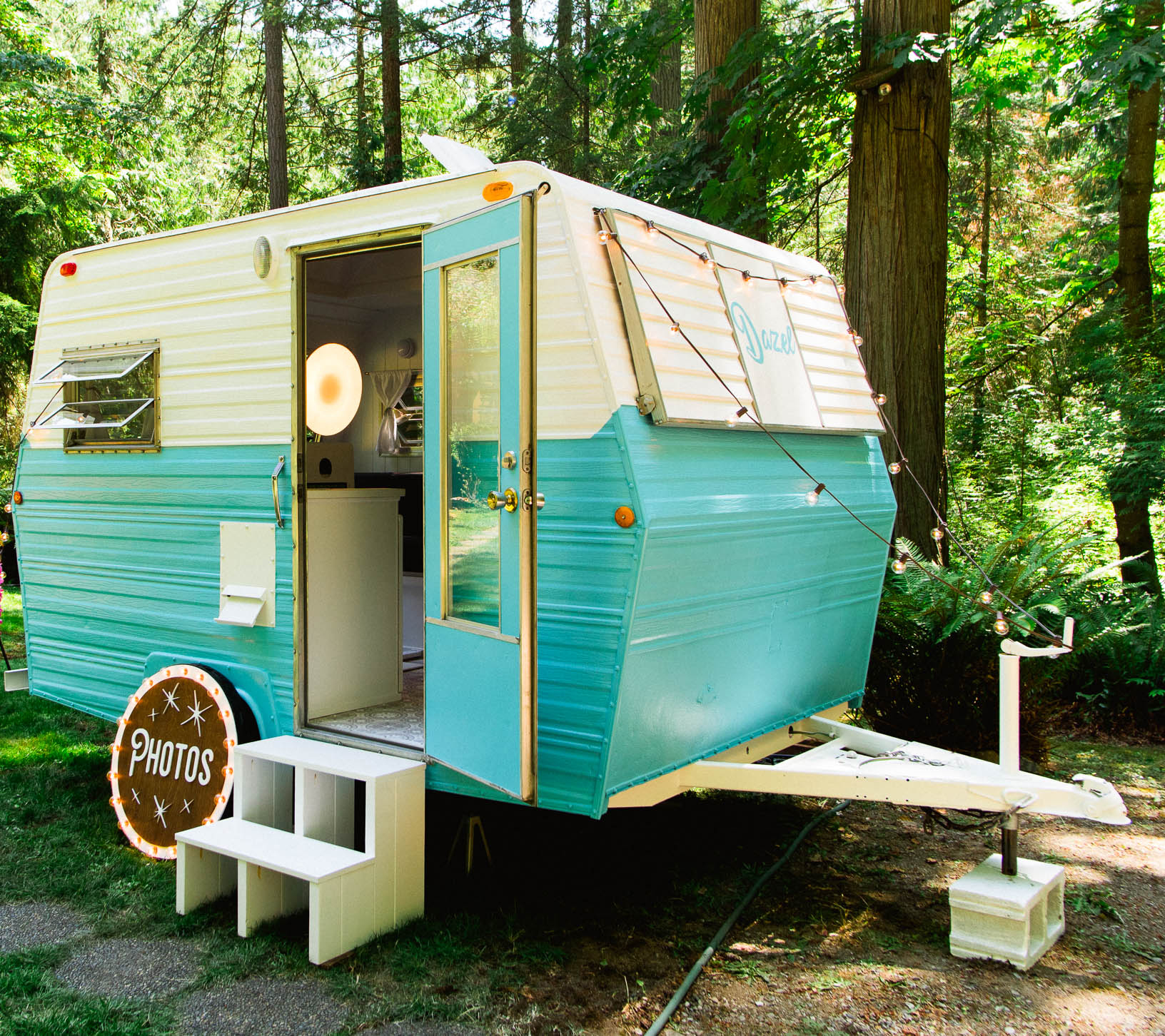 Four Frames Photo Booth - Photographers - Victoria, Vancouver Island (photo 8)