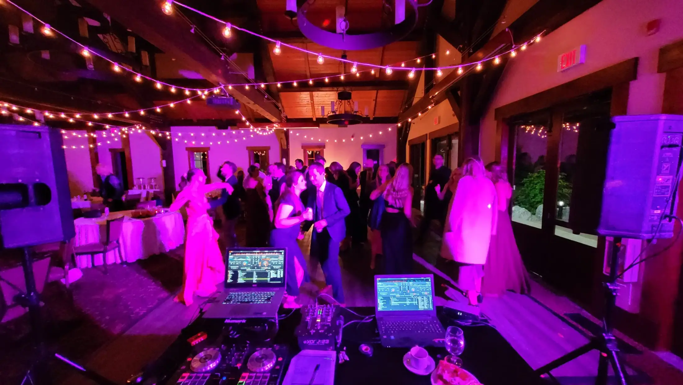 The Calgary Wedding DJs - Entertainment / DJ - Calgary, Vancouver Island (photo 2)