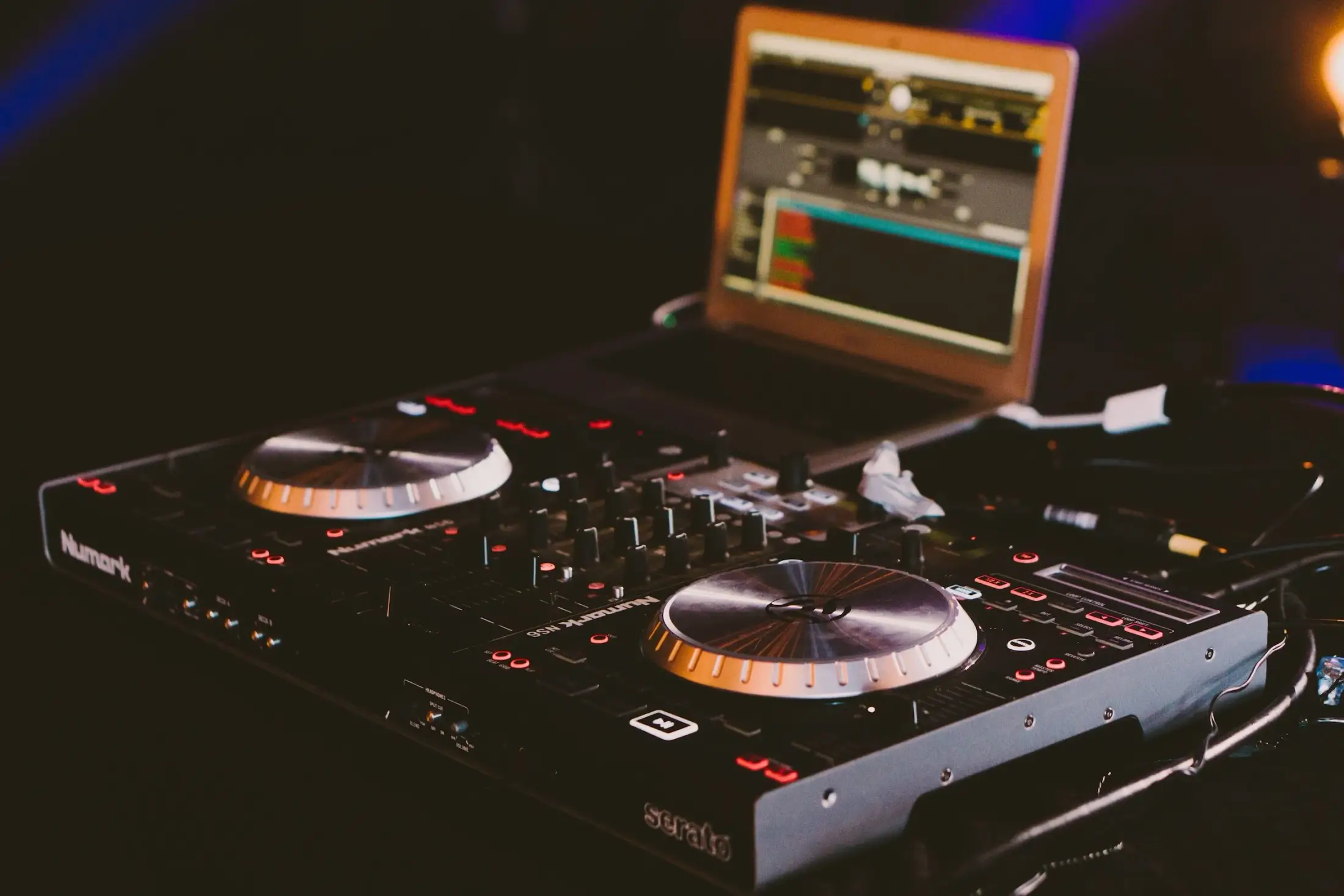 The Calgary Wedding DJs - Entertainment / DJ - Calgary, Vancouver Island (photo 8)