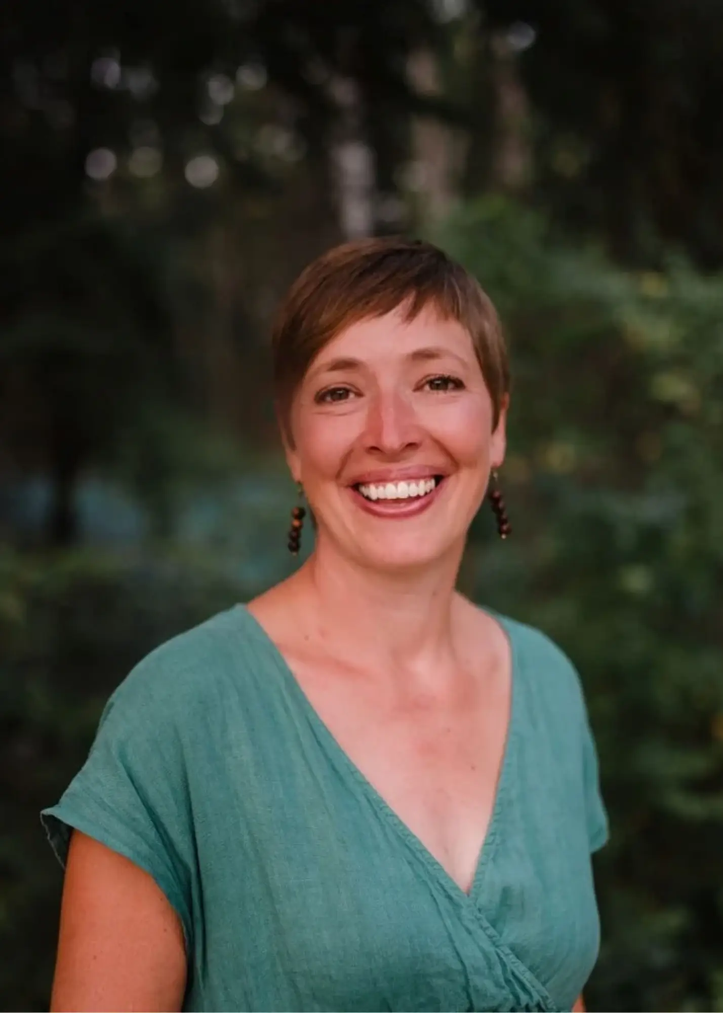 Karla Combres - Officiant - Saskatoon, Vancouver Island (photo 1)