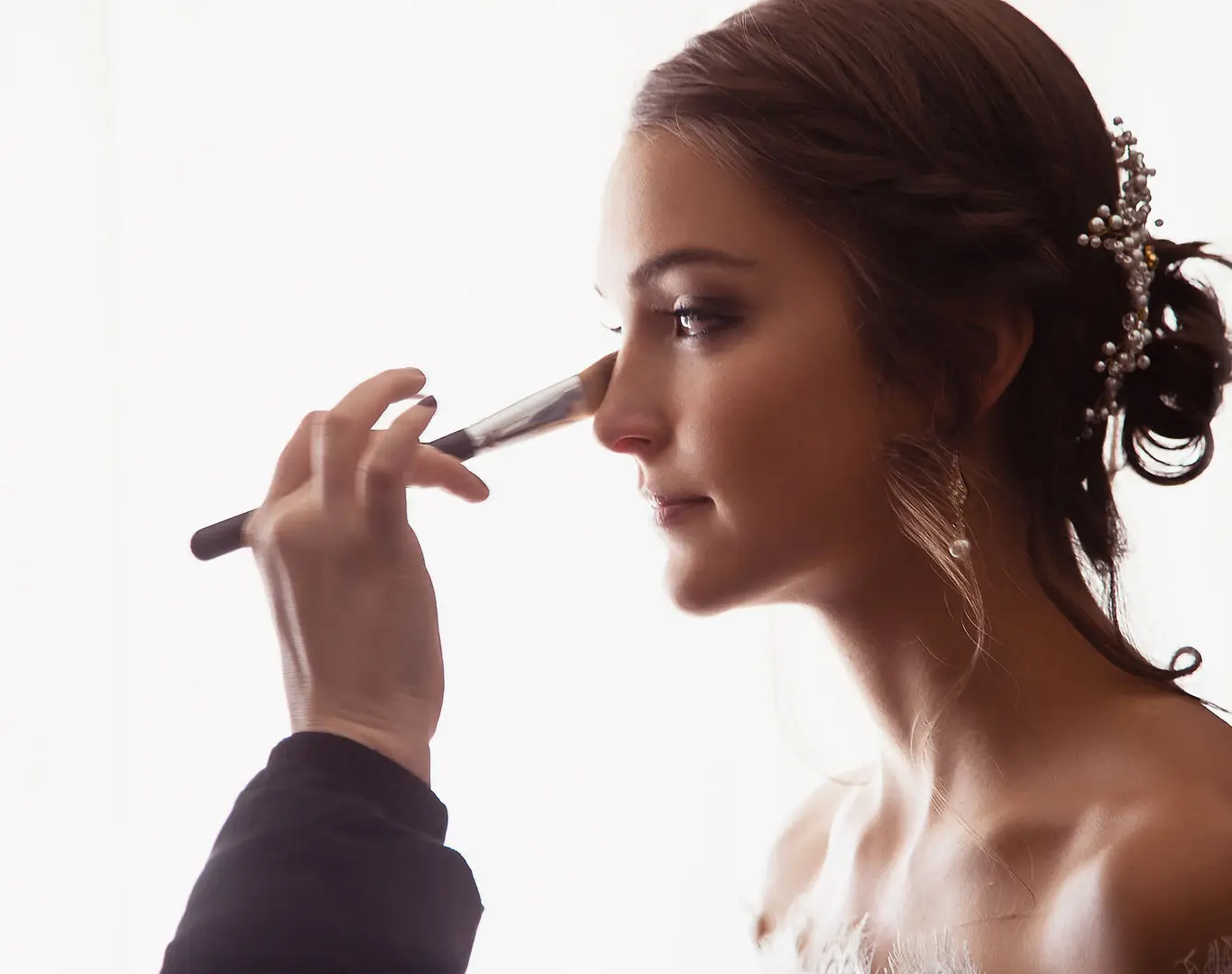 Angela Wood Beauty & Bridal - Makeup & Hair - Toronto, Vancouver Island (photo 1)