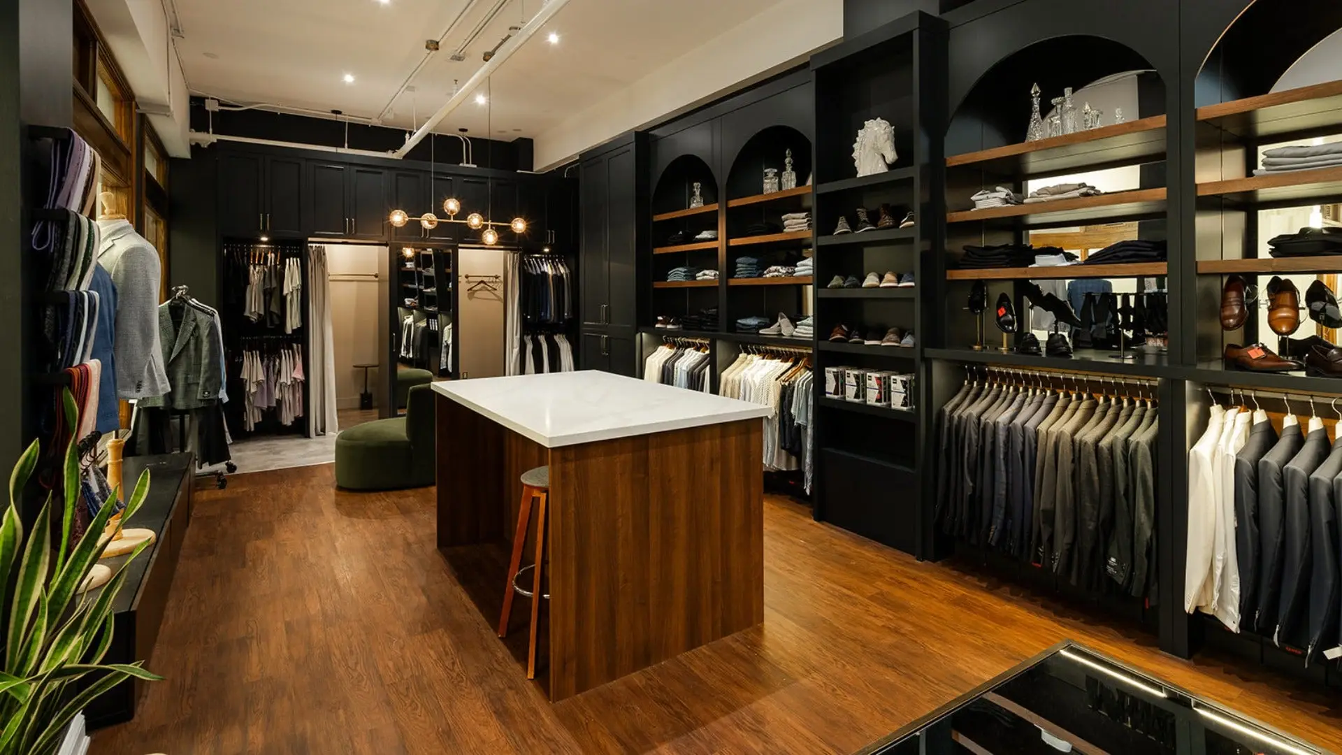 Charles and Hunt - Suits - Hamilton, Vancouver Island (photo 4)