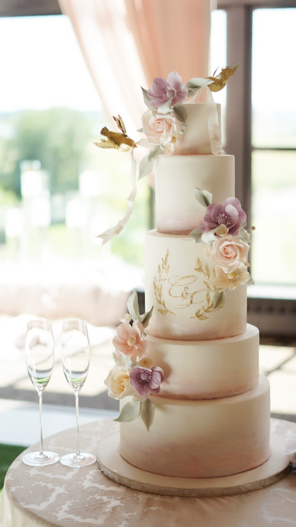 MOMO CHEN CAKES — Cakes & Desserts — Vancouver, Vancouver Island (photo 6)