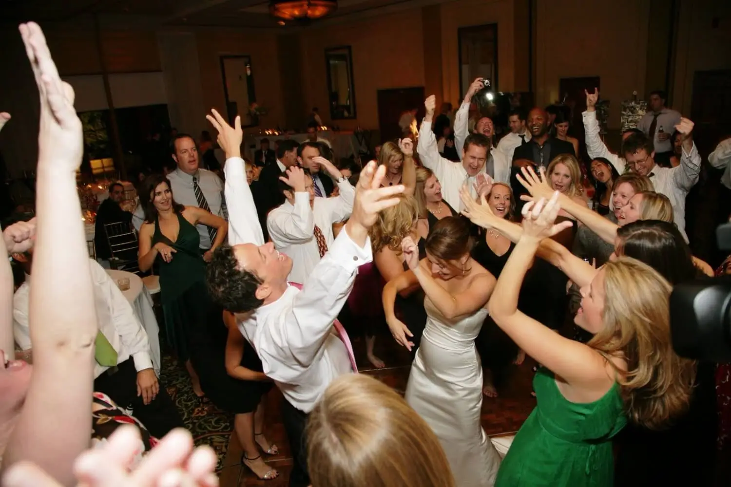 Rhino's Lighting & Sound - Entertainment / DJ - Regina, Vancouver Island (photo 4)