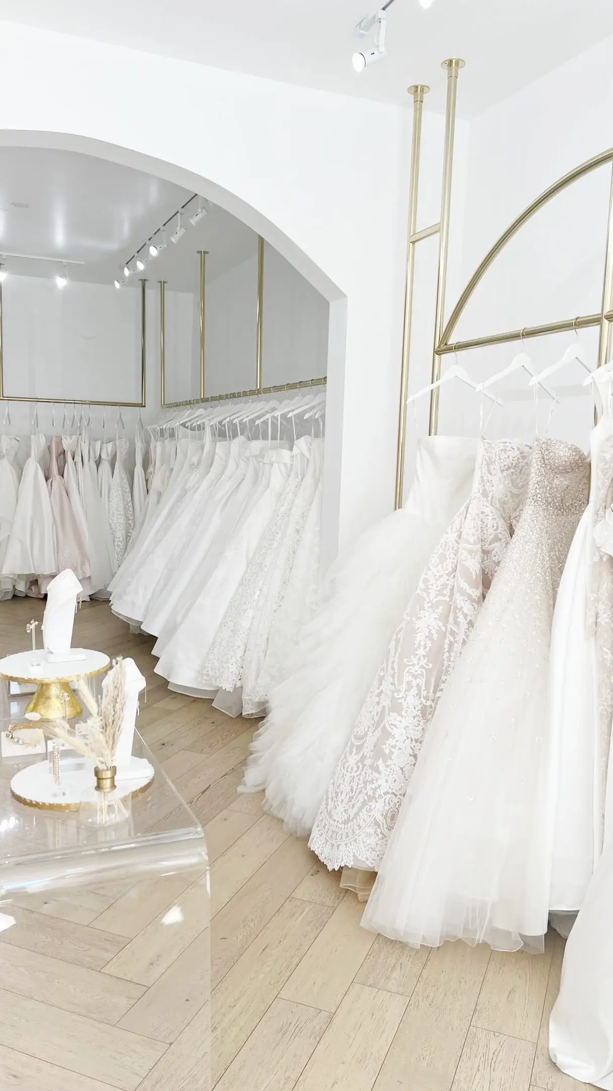 Sash + Bustle - Dresses / Boutique - Toronto, Vancouver Island (photo 1)