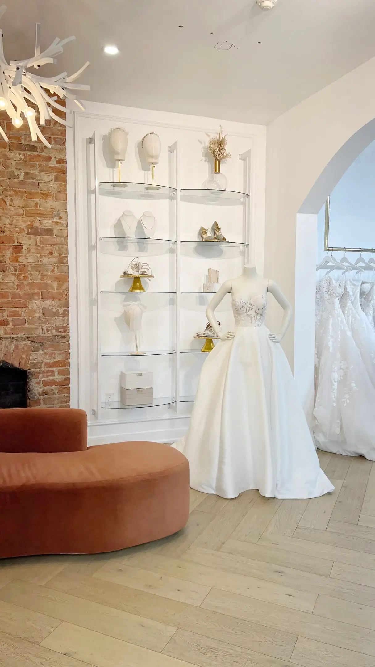 Sash + Bustle - Dresses / Boutique - Toronto, Vancouver Island (photo 2)