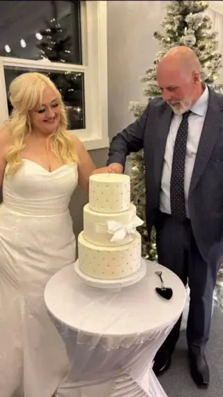 SWIRL Custom Cakes & Desserts - Cakes & Desserts - Calgary, Vancouver Island (photo 3)