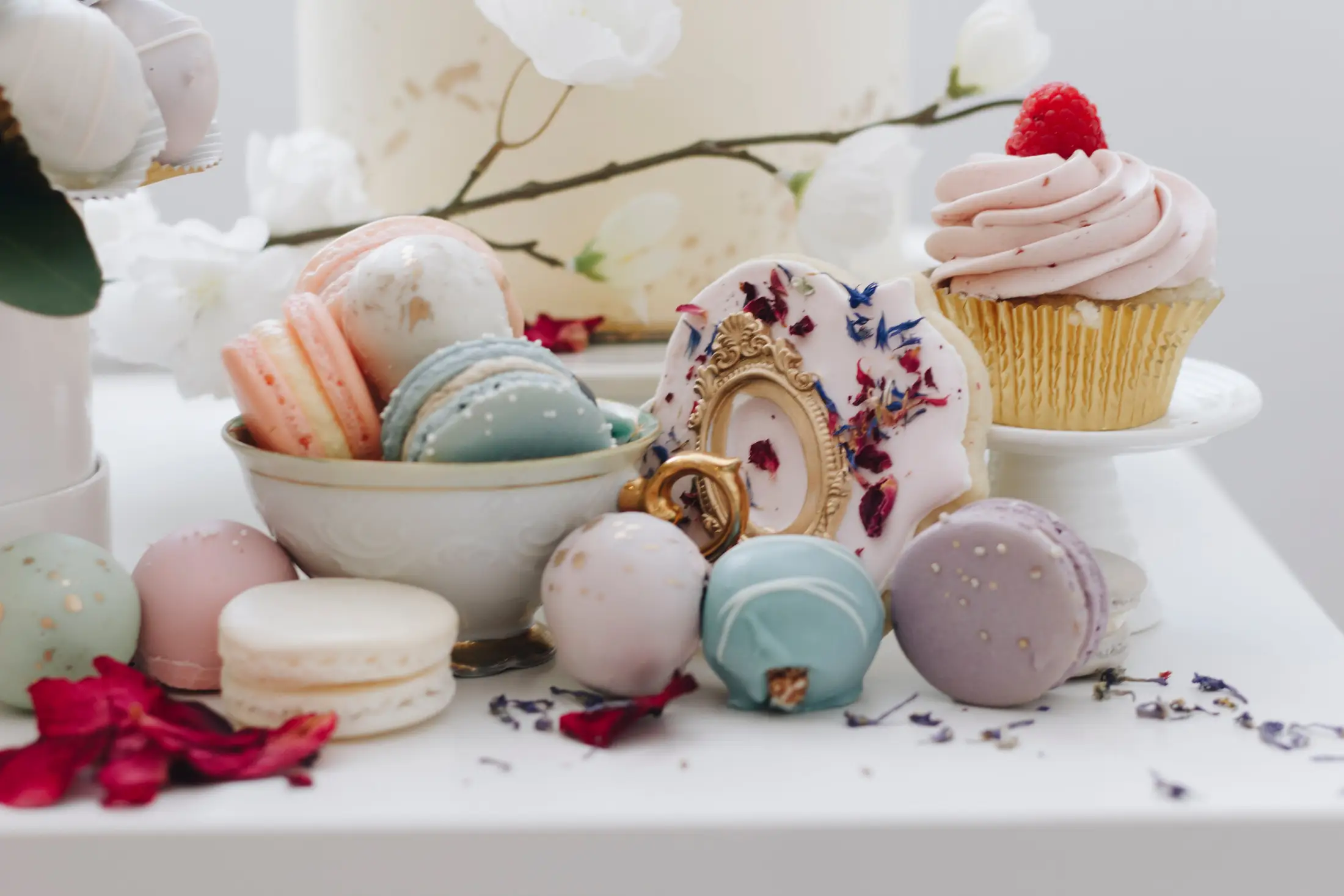 Queen City Cakes - Cakes & Desserts - Regina, Vancouver Island (photo 2)
