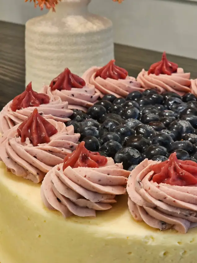 Meera Bakery Cafe — Cakes & Desserts — Campbell River, Vancouver Island (photo 3)