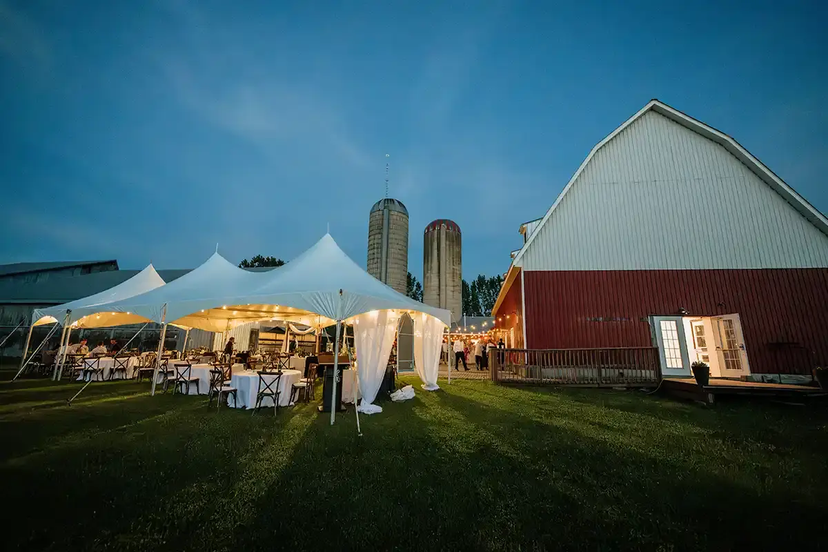 Ottawa River Barn - Venues - Ottawa, Vancouver Island (photo 6)