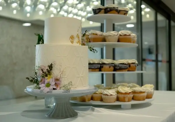 Indulge Café and Bakery - Cakes & Desserts - Winnipeg, Manitoba (photo 1)