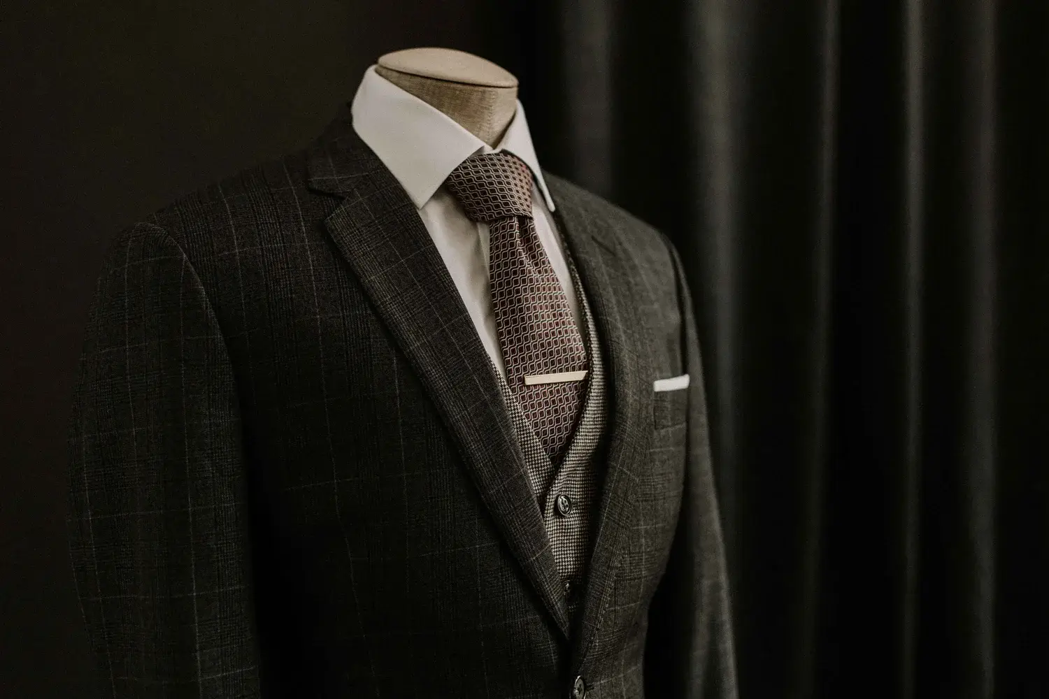Atelier Suiting - Suits - Calgary, Vancouver Island (photo 8)