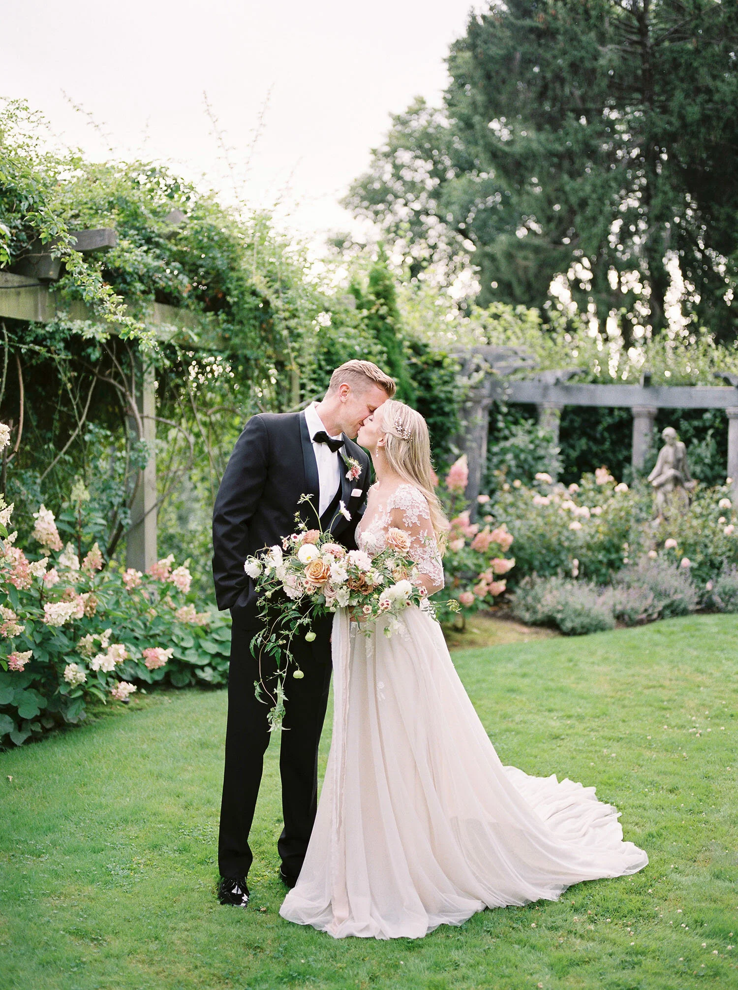 Stesha Ho Bridal Couture — Dresses / Boutique — Vancouver, Vancouver Island (photo 4)