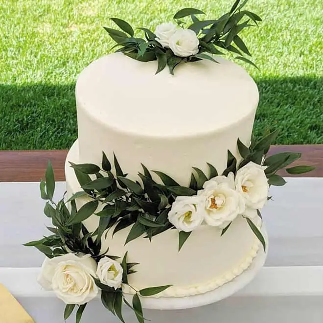 Lilac Bakery - Cakes & Desserts - Winnipeg, Manitoba (photo 2)