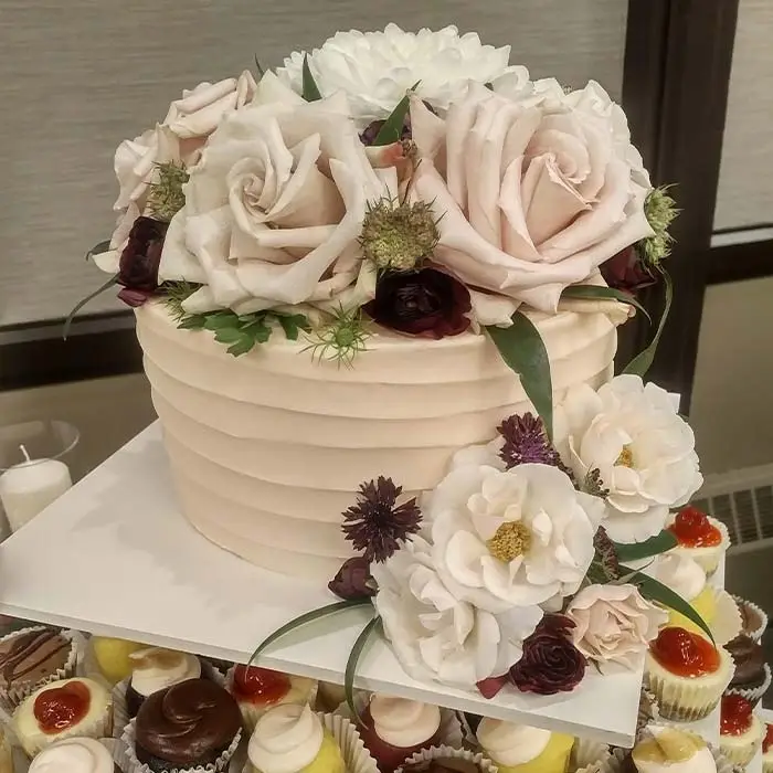 Lilac Bakery - Cakes & Desserts - Winnipeg, Manitoba (photo 3)