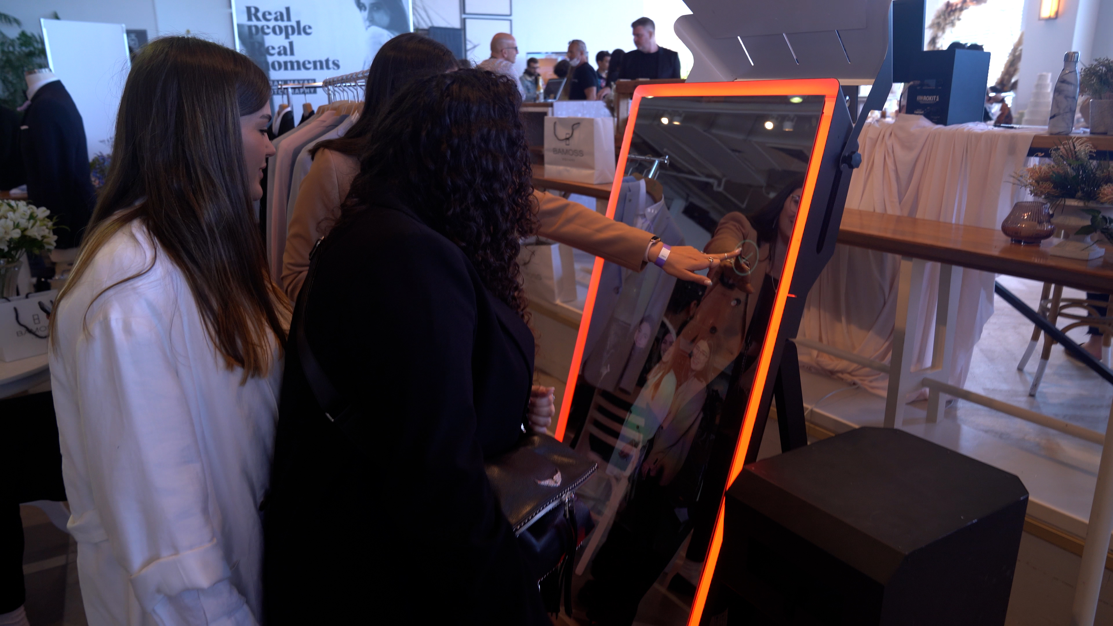 Flash n’ Dash Booth — Photographers — Victoria, Vancouver Island (photo 2)