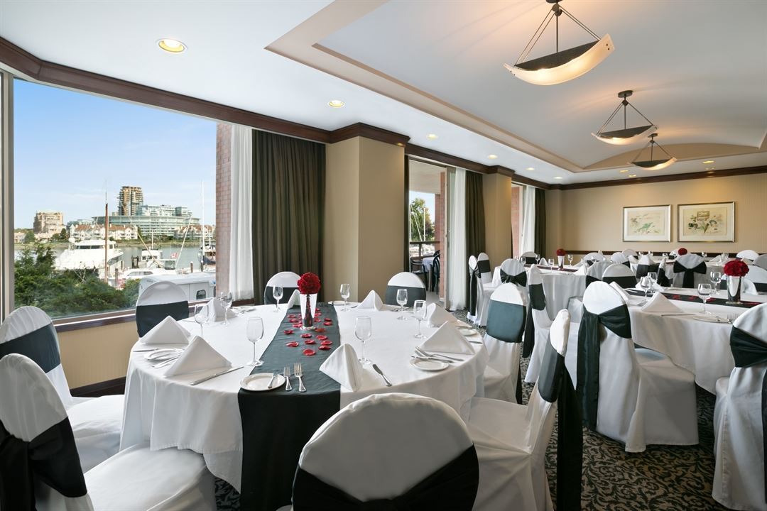 Coast Victoria Hotel & Marine by APA