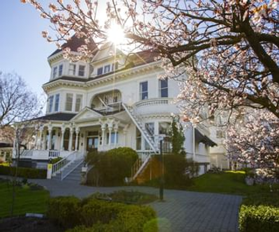 Pendray Inn & Tea House